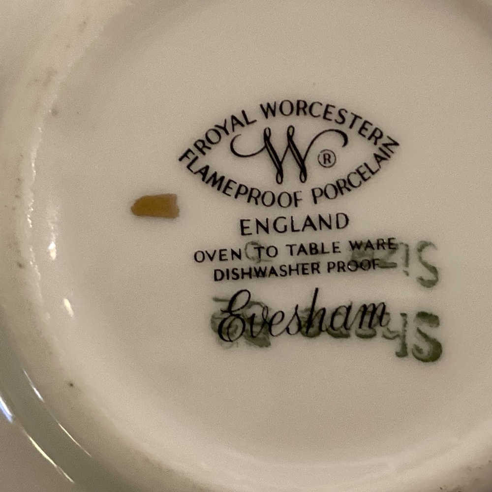 Set of 8 Royal Worcester shell shape serving dishes - Picture 4 of 9
